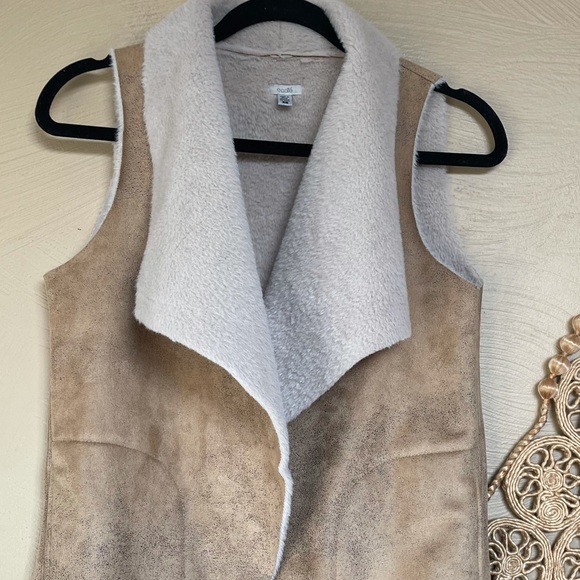 Ecote Faux Shearling Vest, Tan, XS - Picture 3 of 9